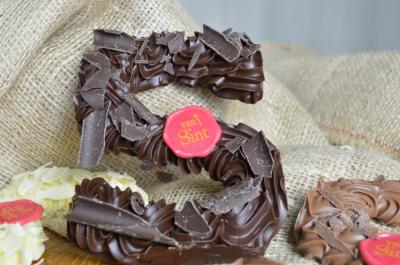 Gespoten chocolade letter S puur